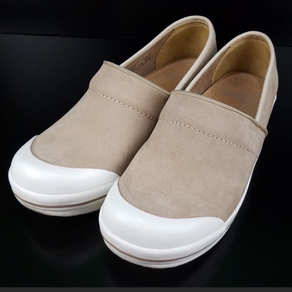 Size 9 tan dansko clogs (leather upper)